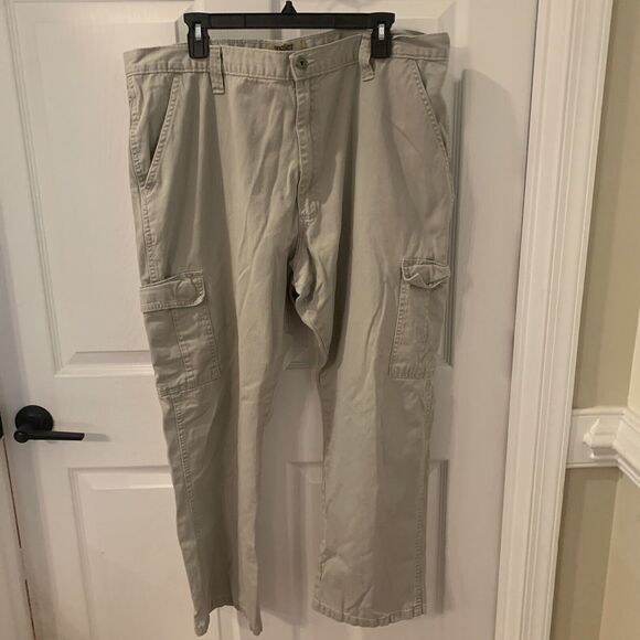 Wrangler Men's‎ Khaki Cargo Jeans Pants Size 42x29 Relaxed Fit - Picture 1 of 10